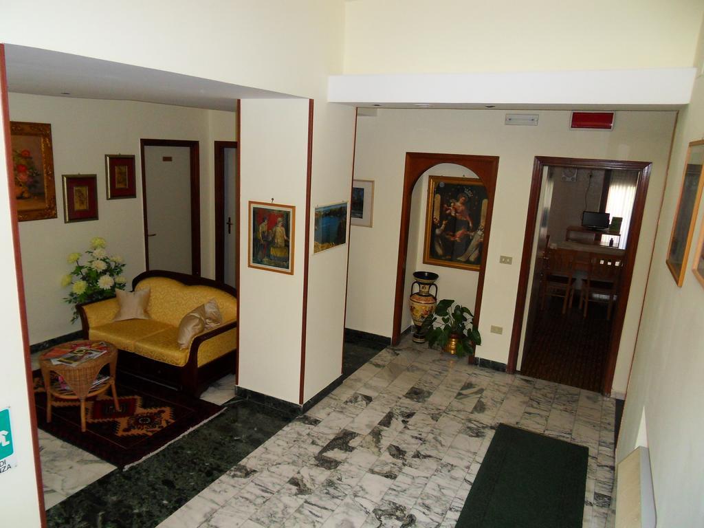 Hotel Astoria ปอมเปอี ภายนอก รูปภาพ